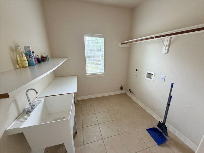 Building Photo - 2403 Galleon Point Ct