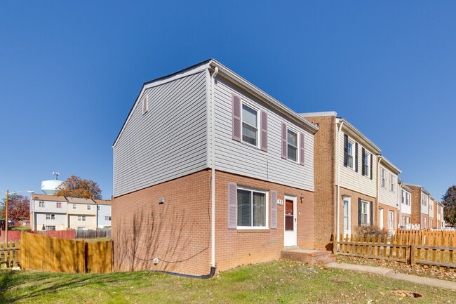 Building Photo - Spacious end-unit three-level townhome fea...
