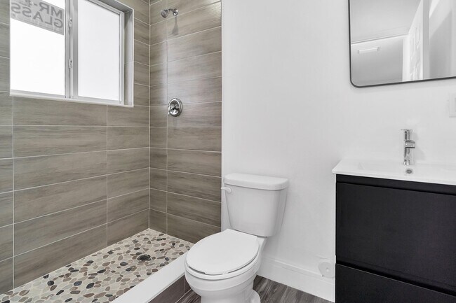 Building Photo - 2451 NW 21st St