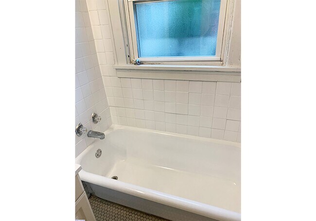 Building Photo - 415 Probasco St