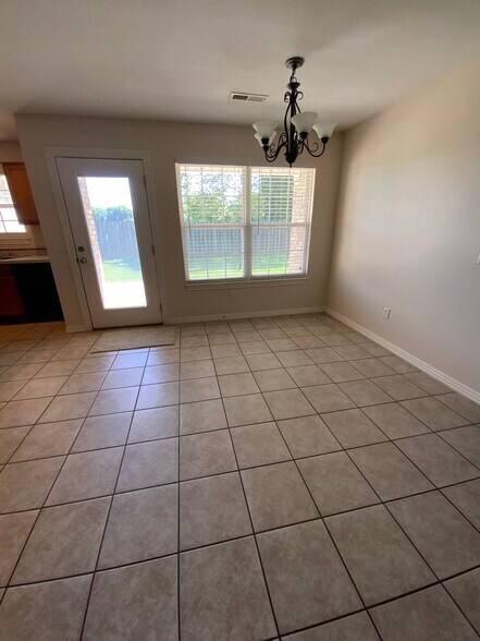 Building Photo - 3605 SW Carriageway Ave