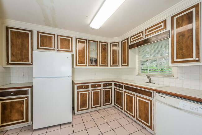 Building Photo - 521 Sequoia Ct