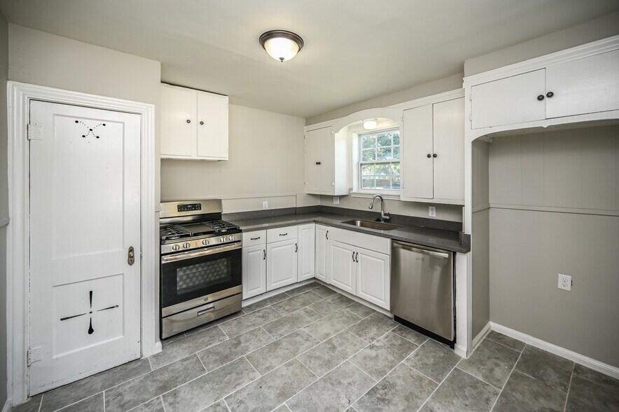 Building Photo - 500 Alford St