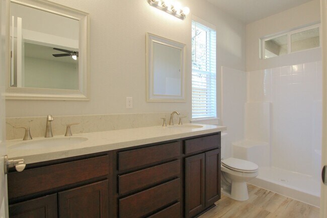 Building Photo - Newer Redding Home Built in 2021!