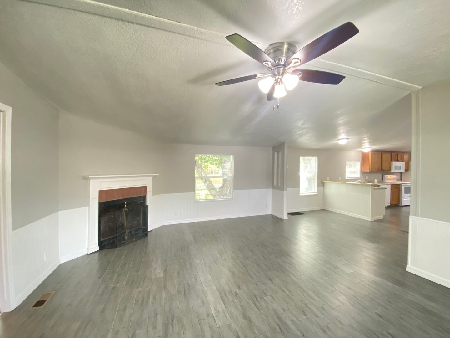 Building Photo - Charming 3-Bedroom, 2-Bath Home with Fence...