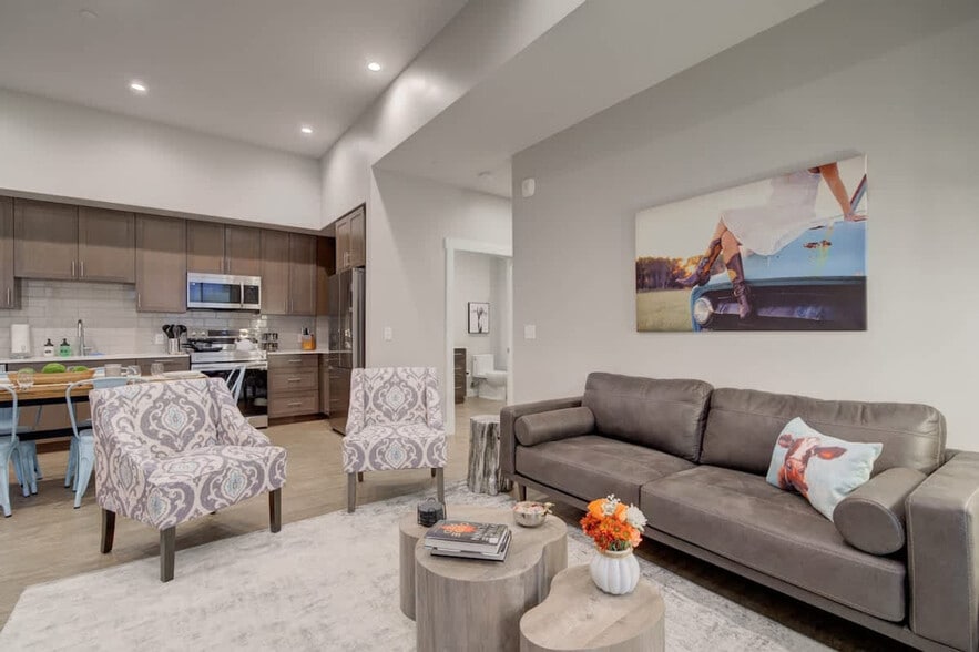 Primary Photo - 110 W Beall St