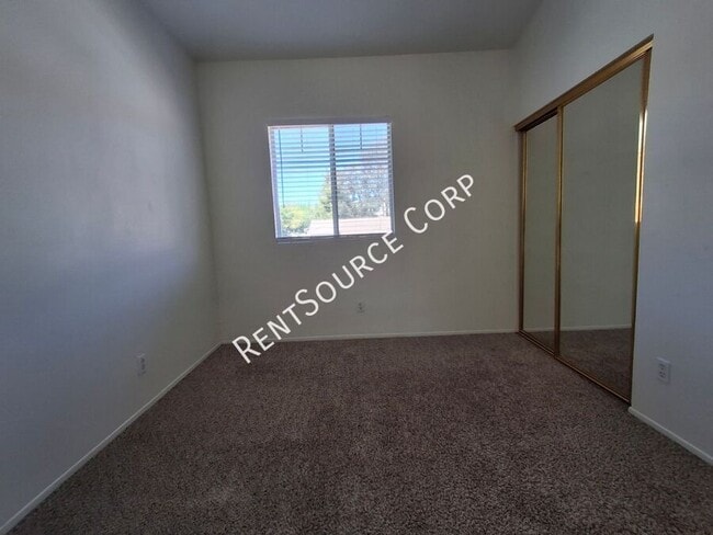 Building Photo - 30420 Yosemite Dr