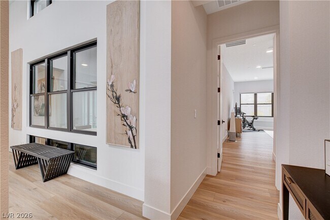 Building Photo - 779 Willits St