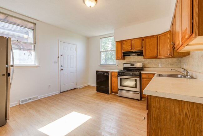 Building Photo - 2216 Arlington Ave