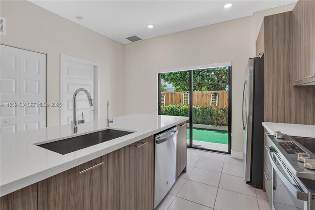 Building Photo - 8151 NW 104th Ave