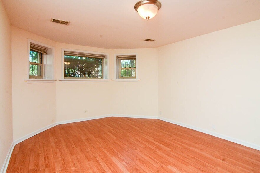 Building Photo - 3047 W Logan Blvd