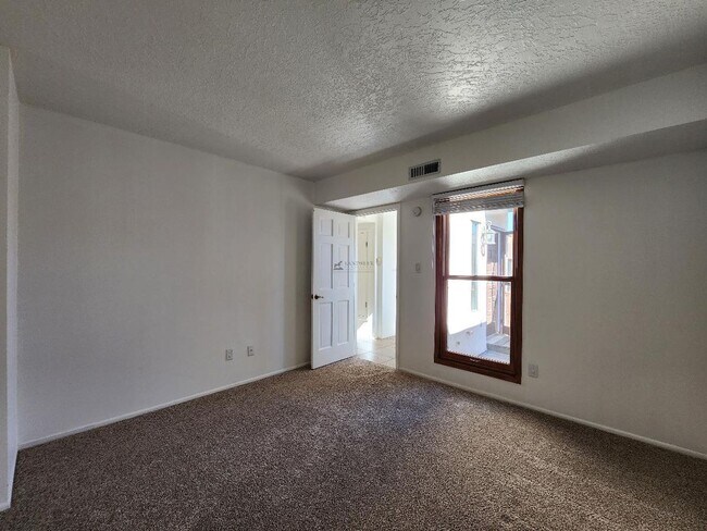 Building Photo - 2972 Plaza Azul