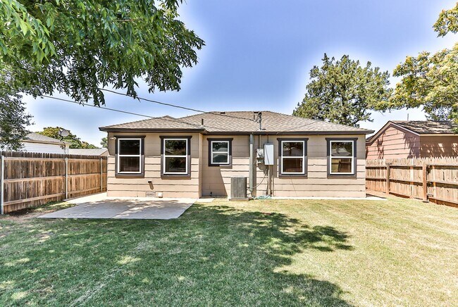 Building Photo - Pre-Leasing for Fall With Lawn and Alarm Service! - Charming 2 Bedroom 1 Bath!