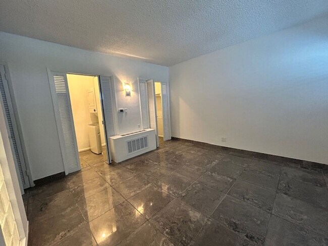 Building Photo - 1 Bedroom 1 Bath Ocean View Condo - Steps from Fort Lauderdale Beach!