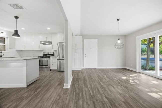 Building Photo - 6901 Bryn Mawr Dr