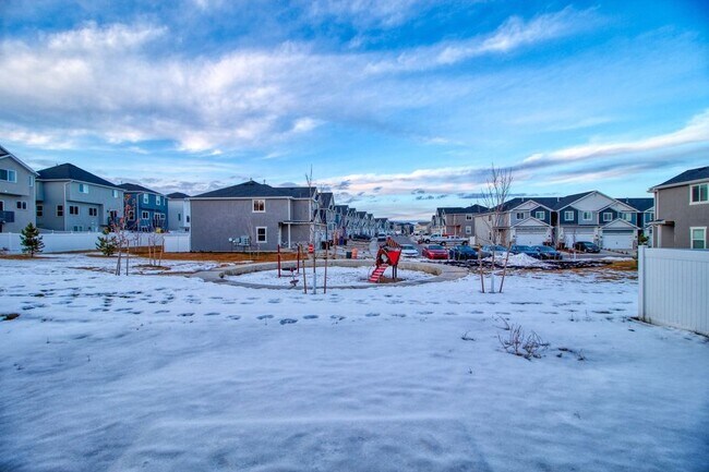 Building Photo - 4735 E Silver Moon Dr