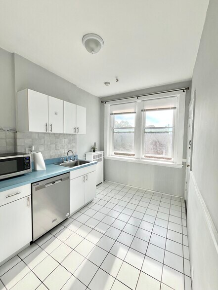 Building Photo - 129 Chiswick Rd