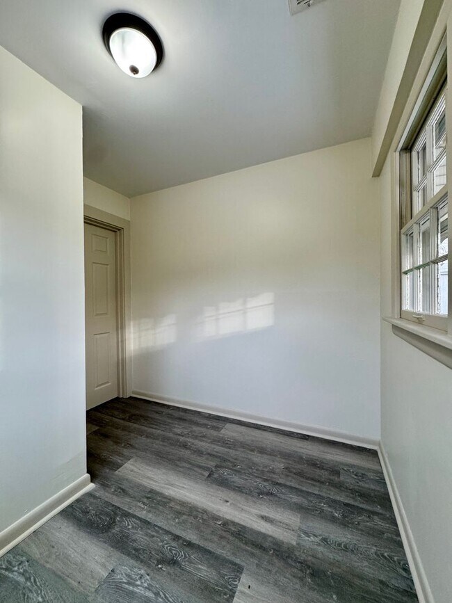 Building Photo - 1820 Tunnel Blvd