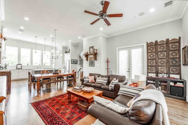 Building Photo - Luxury End Unit Rental with Elevator, Downtown Views, and Sky Deck ($150 off the second month!)