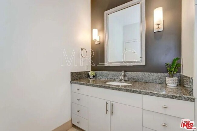 Building Photo - 3810 Wilshire Blvd