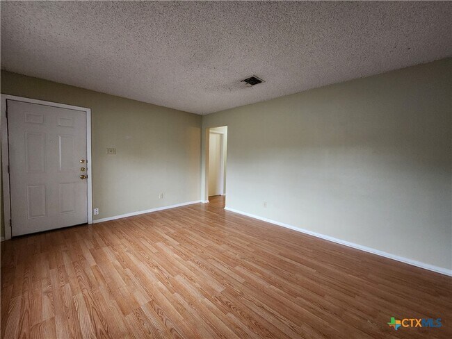 Building Photo - 317 Briarwood Dr