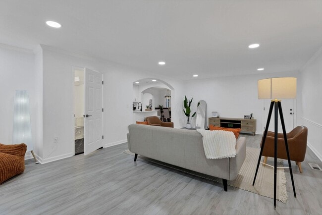 Building Photo - 2615 Northwest Blvd