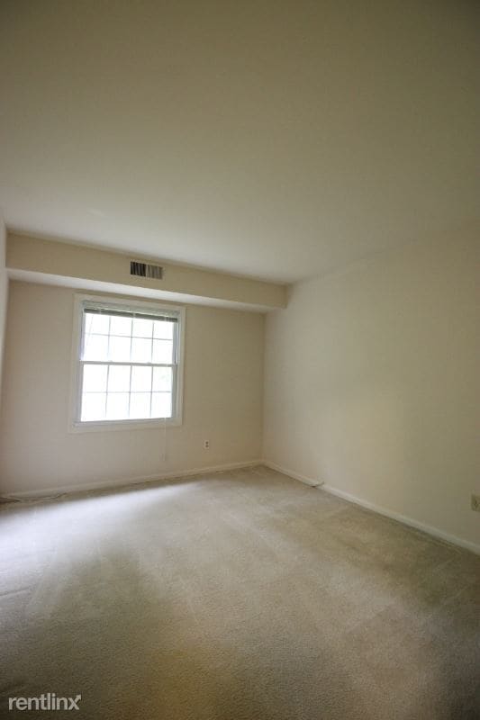 Building Photo - 5907 Noblestown Rd