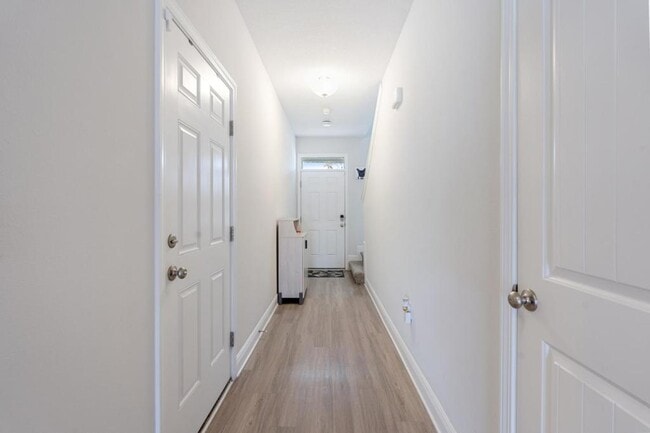 Building Photo - 7522 Shadow Lake Dr