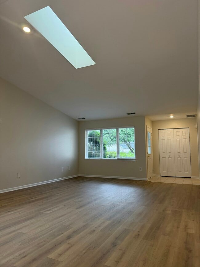 Building Photo - 1727 Chestnut Dr