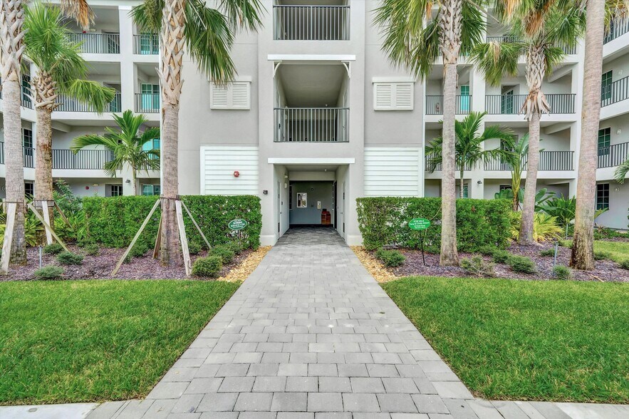 Building Photo - 43997 Boardwalk Loop