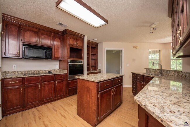 Building Photo - 111 Wiley Way