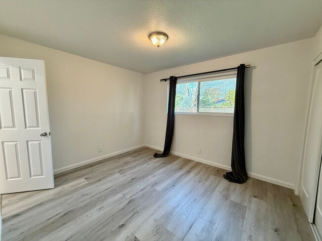 Building Photo - 1725 Albion Pl