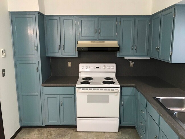 Building Photo - Beautiful 2 Bedroom, 2.5Bathroom Duplex Located Near Amazon Park