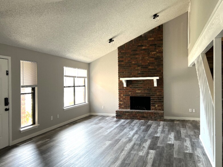 Building Photo - 8325 E 65th St