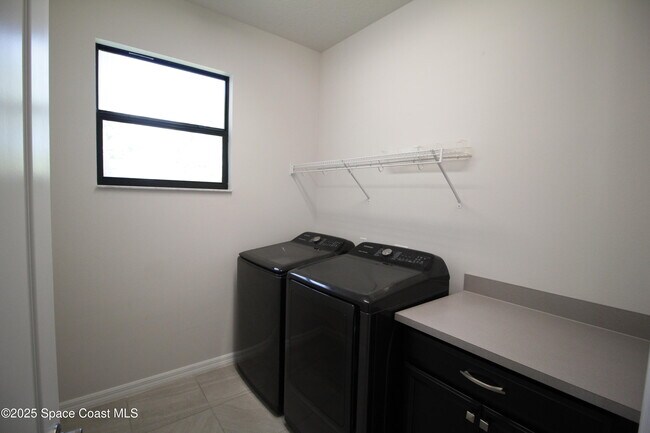 Building Photo - 3039 Burghley Park Way
