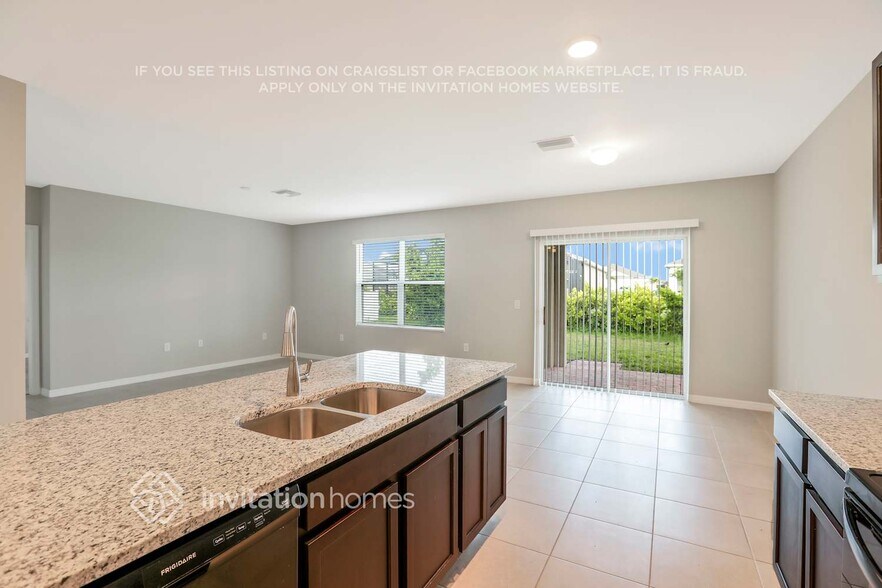 Building Photo - 3427 Cancun Ct