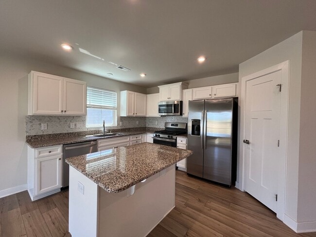 Building Photo - Charming 3BD, 2BA Fuquay Varina Home with Easy Access to Downtown Fuquay-Varina and Raleigh