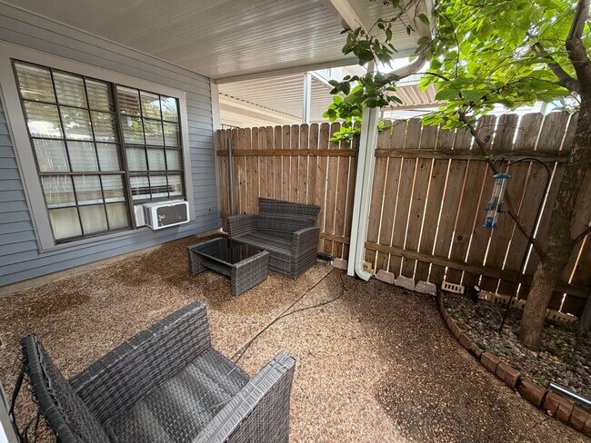 Building Photo - 9505 Balsa Dr