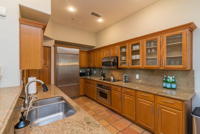 Building Photo - 9315 E Aster Dr