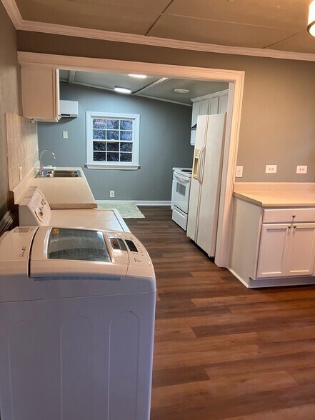 Building Photo - 6480 Medlock Rd