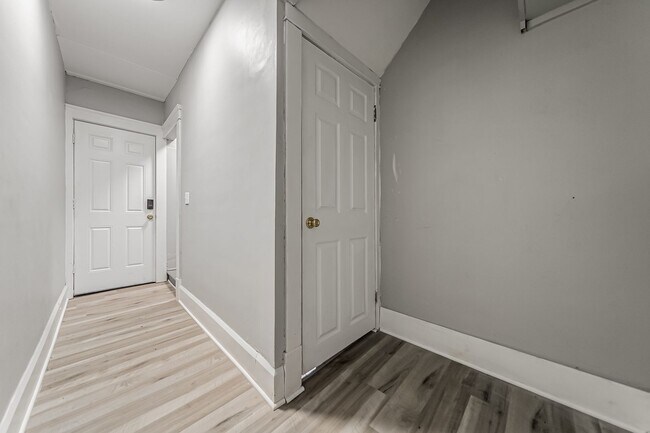 Building Photo - 841-841 Allison Ave