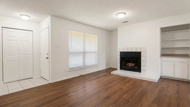 Building Photo - Baymeadows 2-Bedroom Condo with Water Views & Screened Patio