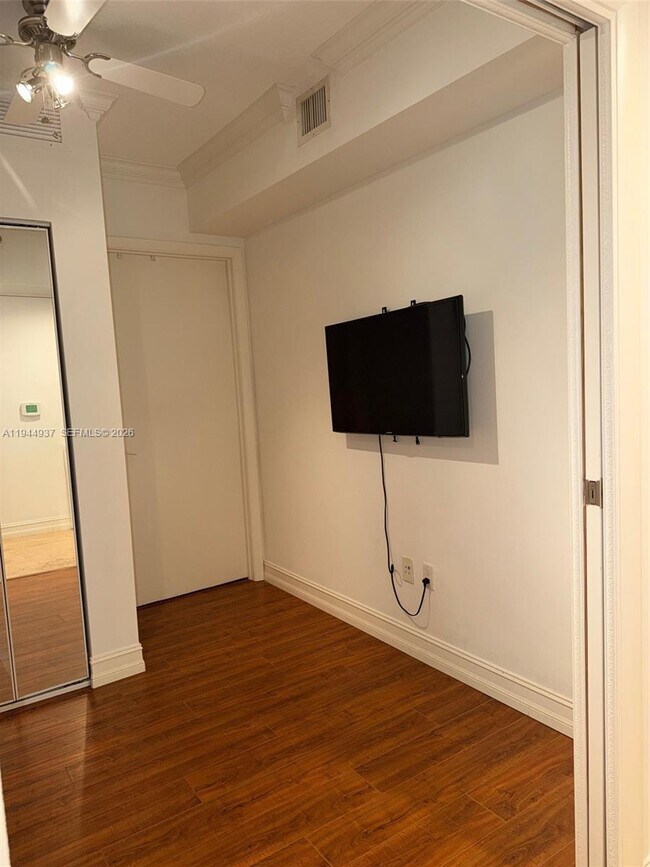 Building Photo - 1800 S Ocean Dr