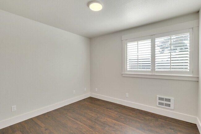 Building Photo - Great 2bd 2ba located in Old Burien