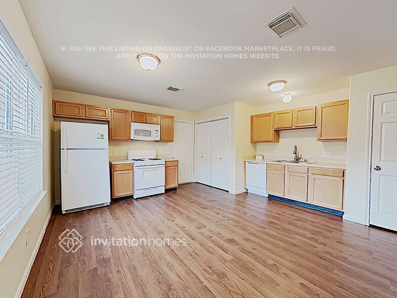 Building Photo - 6425 Mountain Pines Ln