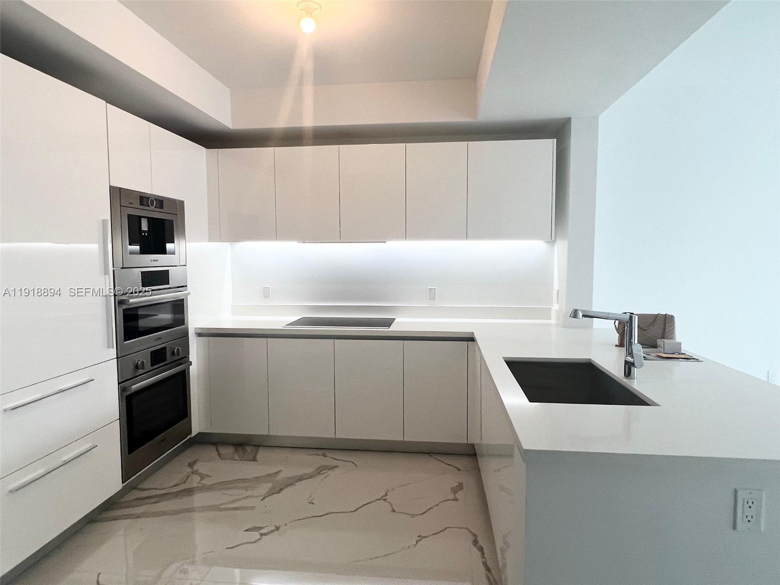 Building Photo - 300 Sunny Isles Blvd