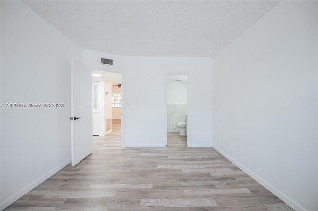 Building Photo - 2041 NW 81st Ave