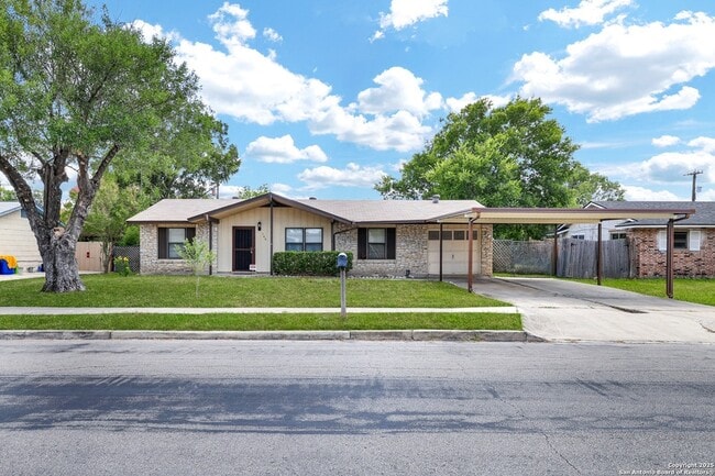 Primary Photo - 166 Meadow Trail Dr