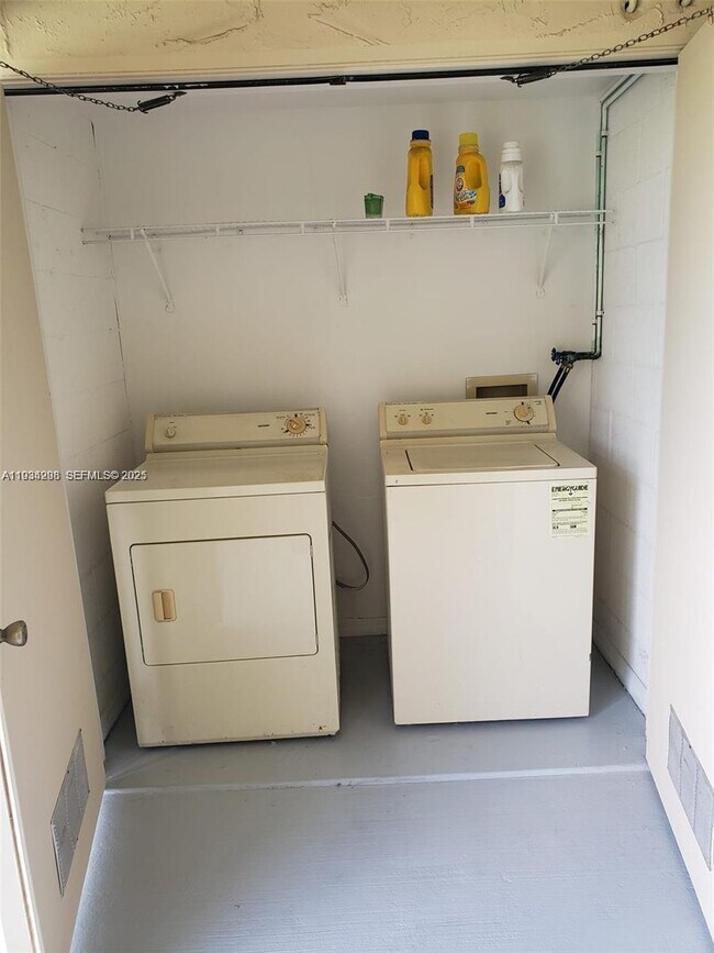 Building Photo - 4500 NW 99th Ct