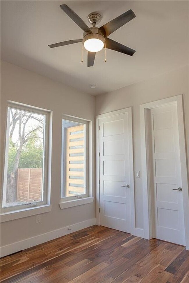 Building Photo - 2509 Del Curto Rd